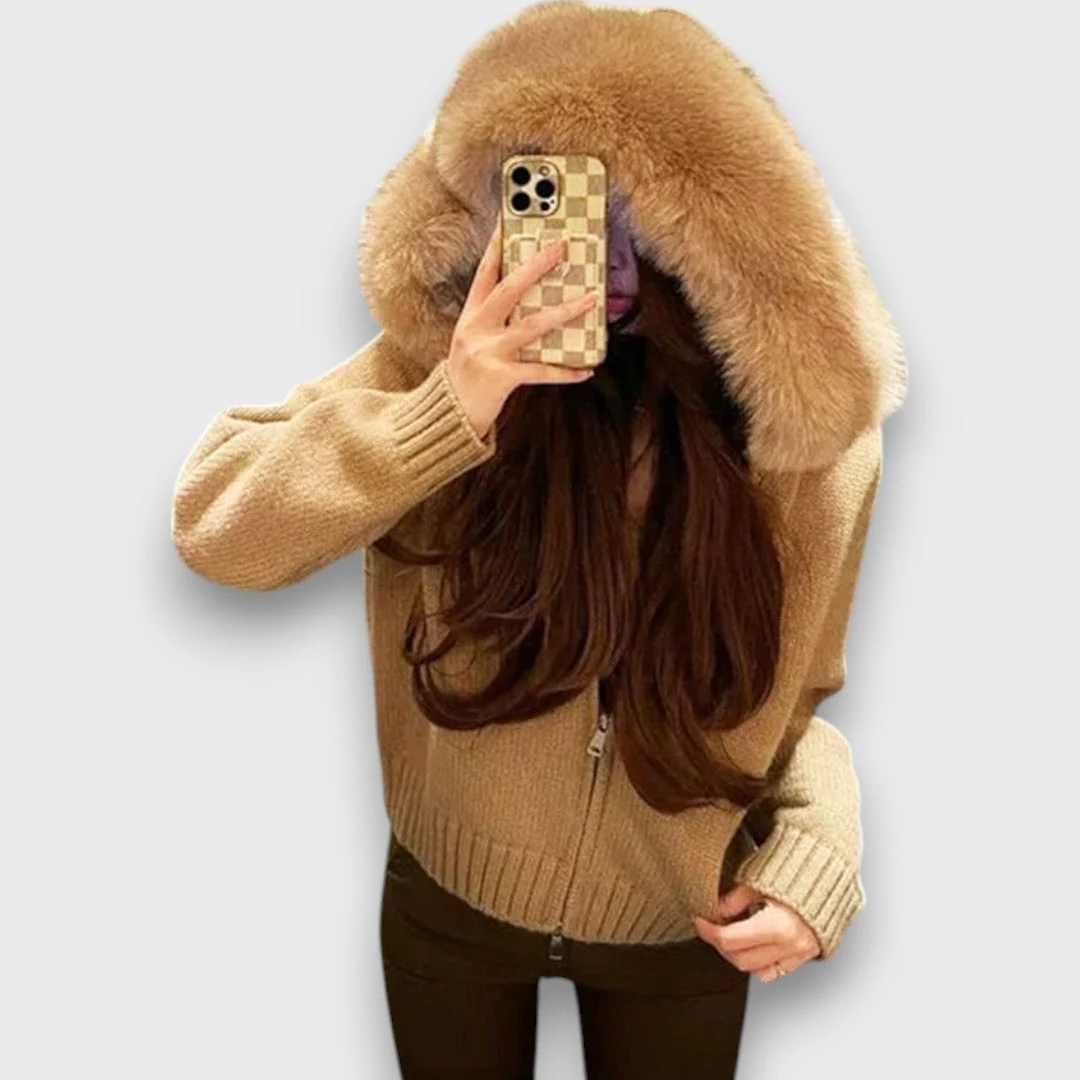 Alisanne – Strickjacke mit Reißverschluss und Faux-Fur-Kragen - Image 7