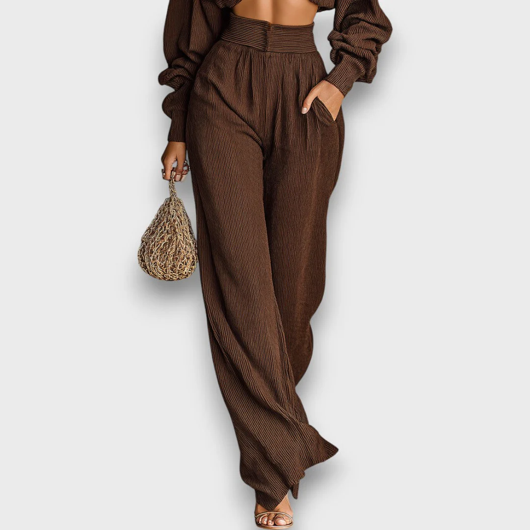 Amariel – Zweiteiler mit Cropped Pullover und weiter Hose - Image 4