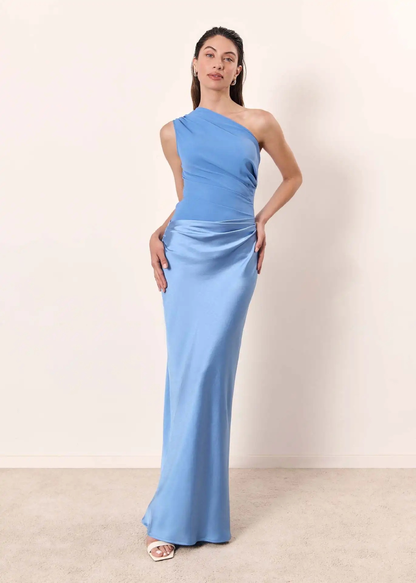 Amber™ – Ein Schulter Satin Maxikleid - Image 6