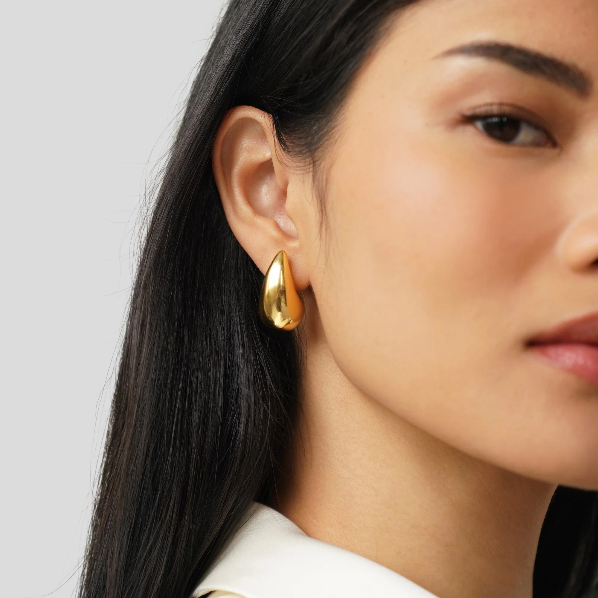 Ame Gold Tropfenohrringe - Image 3