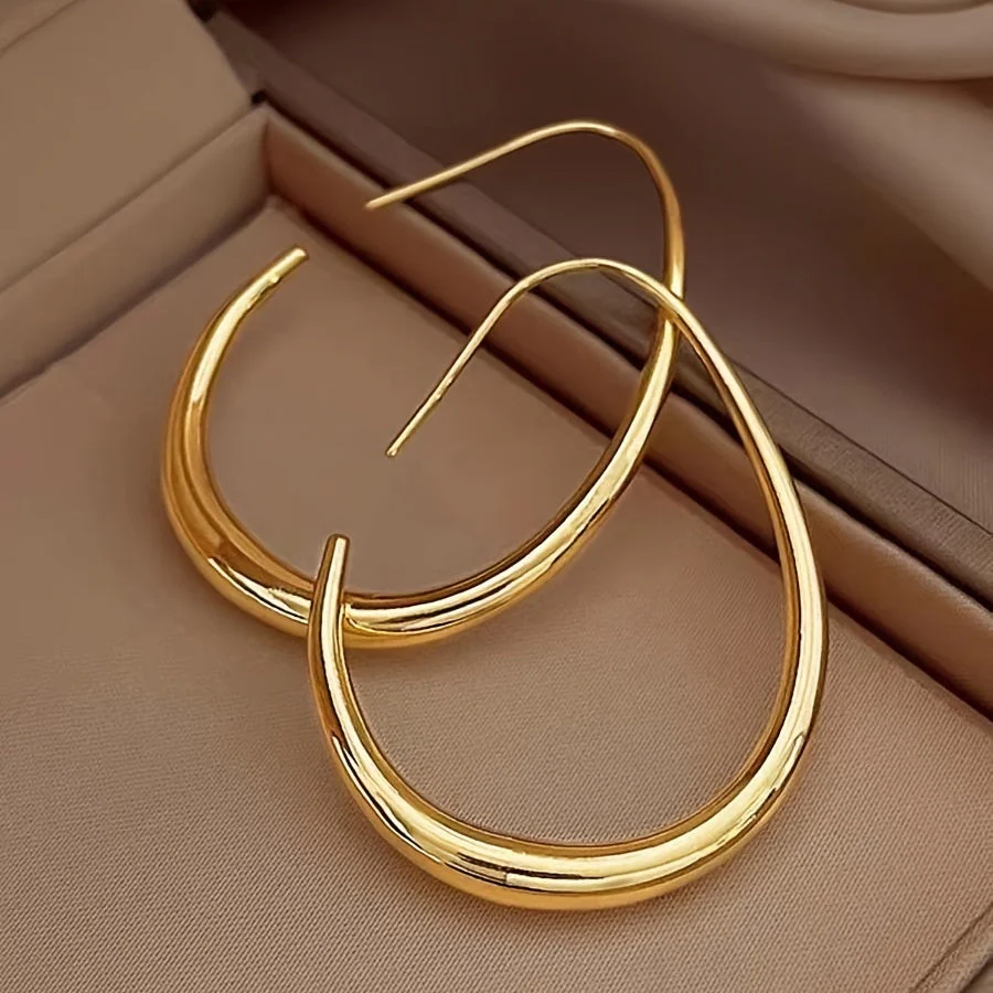 Amelie - Goldene Tropfen-Hoops - Image 7