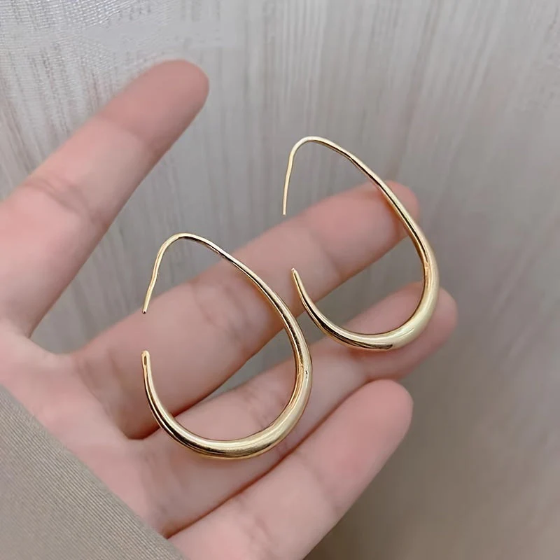 Amelie - Goldene Tropfen-Hoops - Image 9