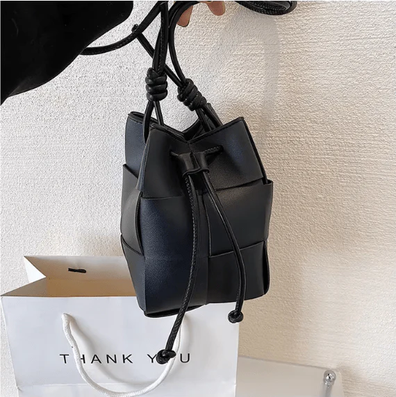 Anikadel Crossbody Beuteltasche - Image 8