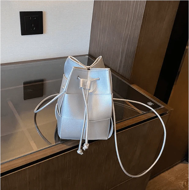 Anikadel Crossbody Beuteltasche - Image 9
