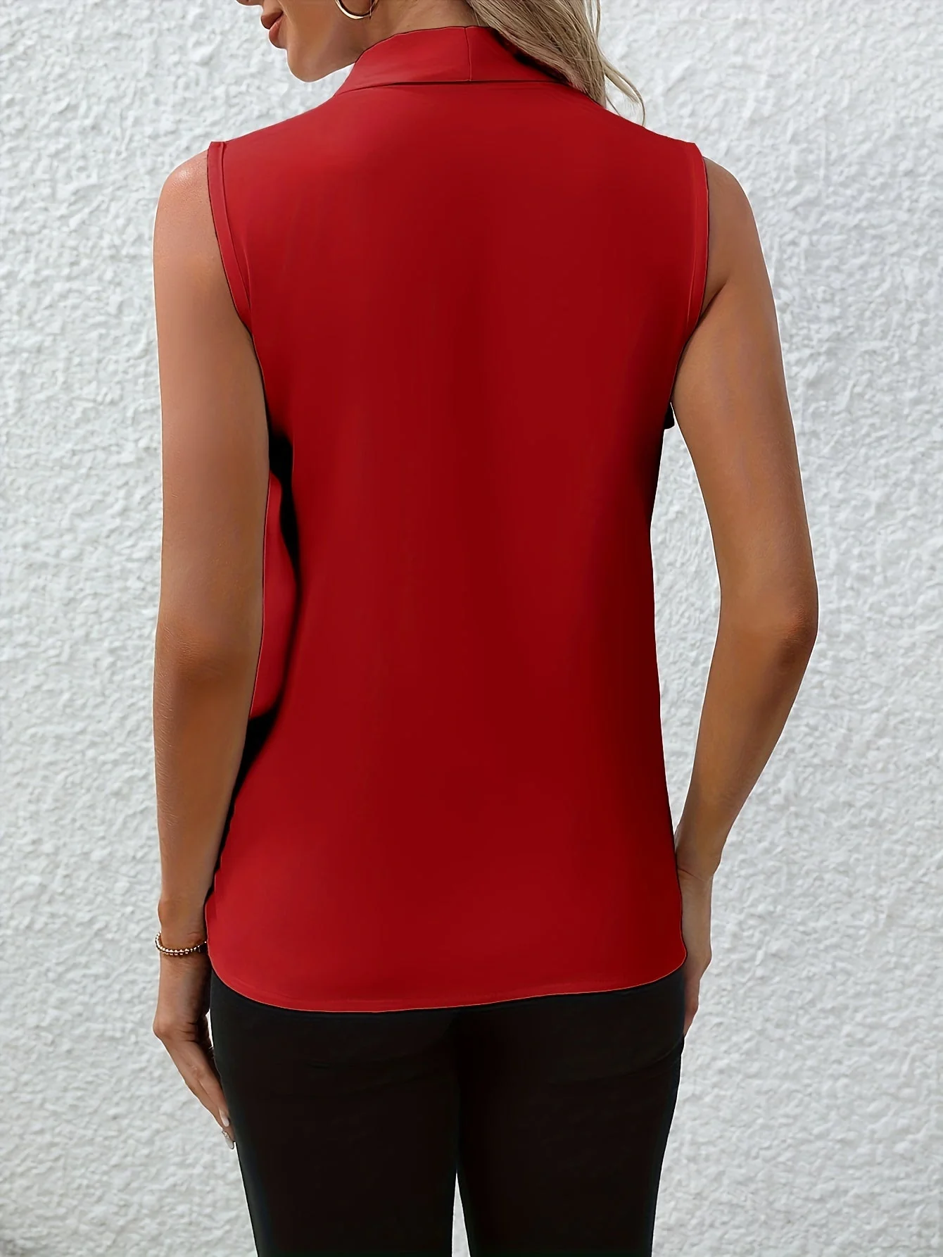 Annabel™ | Ärmellose Bluse mit V-Ausschnitt - Image 8