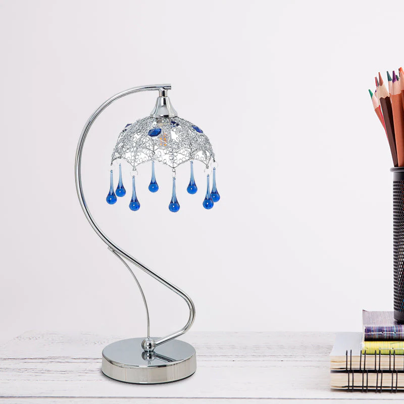 Aqualume – Moderne Stehlampe mit blauer Glasdrope-Akzent