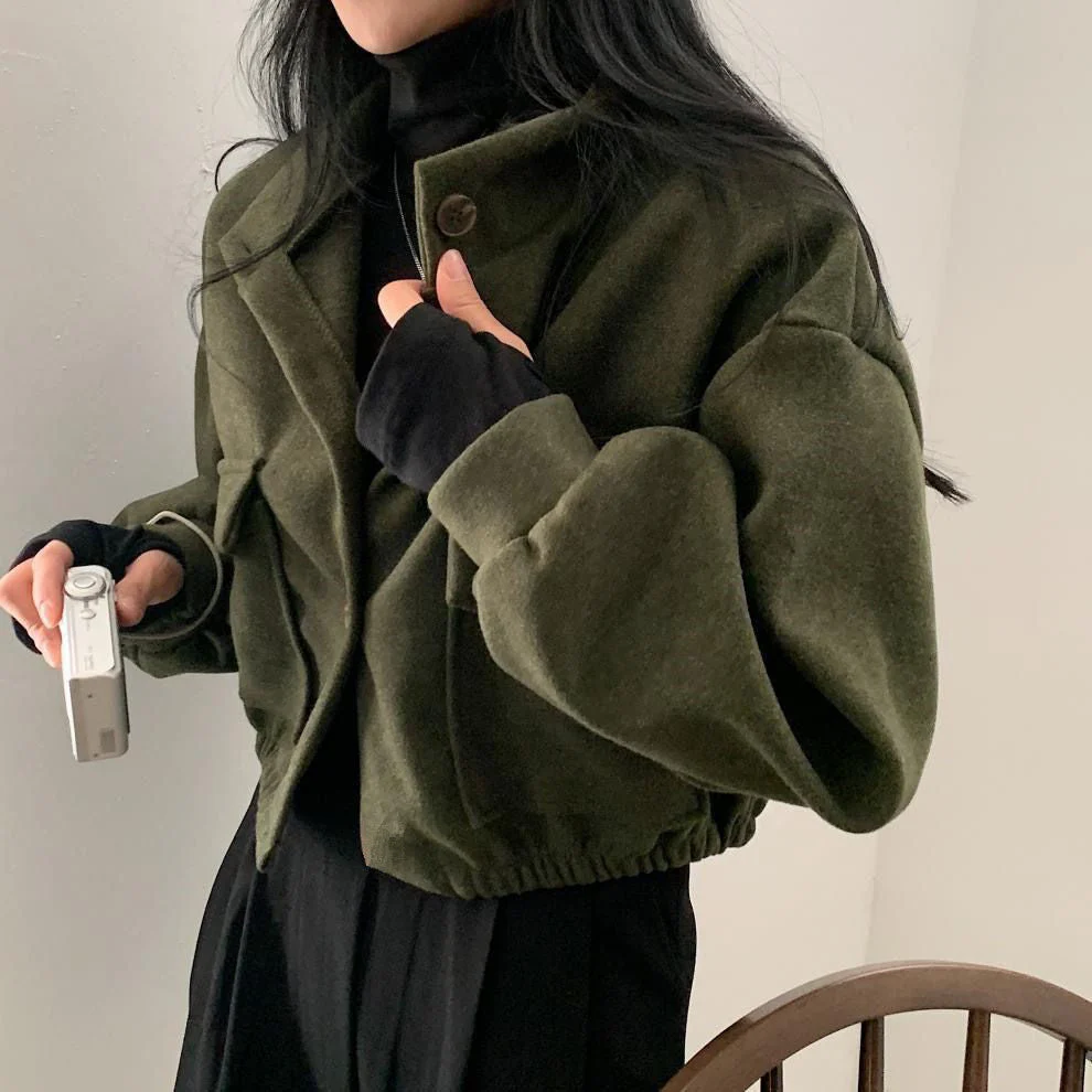Audrey | Kurze Wolljacke Mit Stehkragen Und Lockerem Schnitt - Image 4