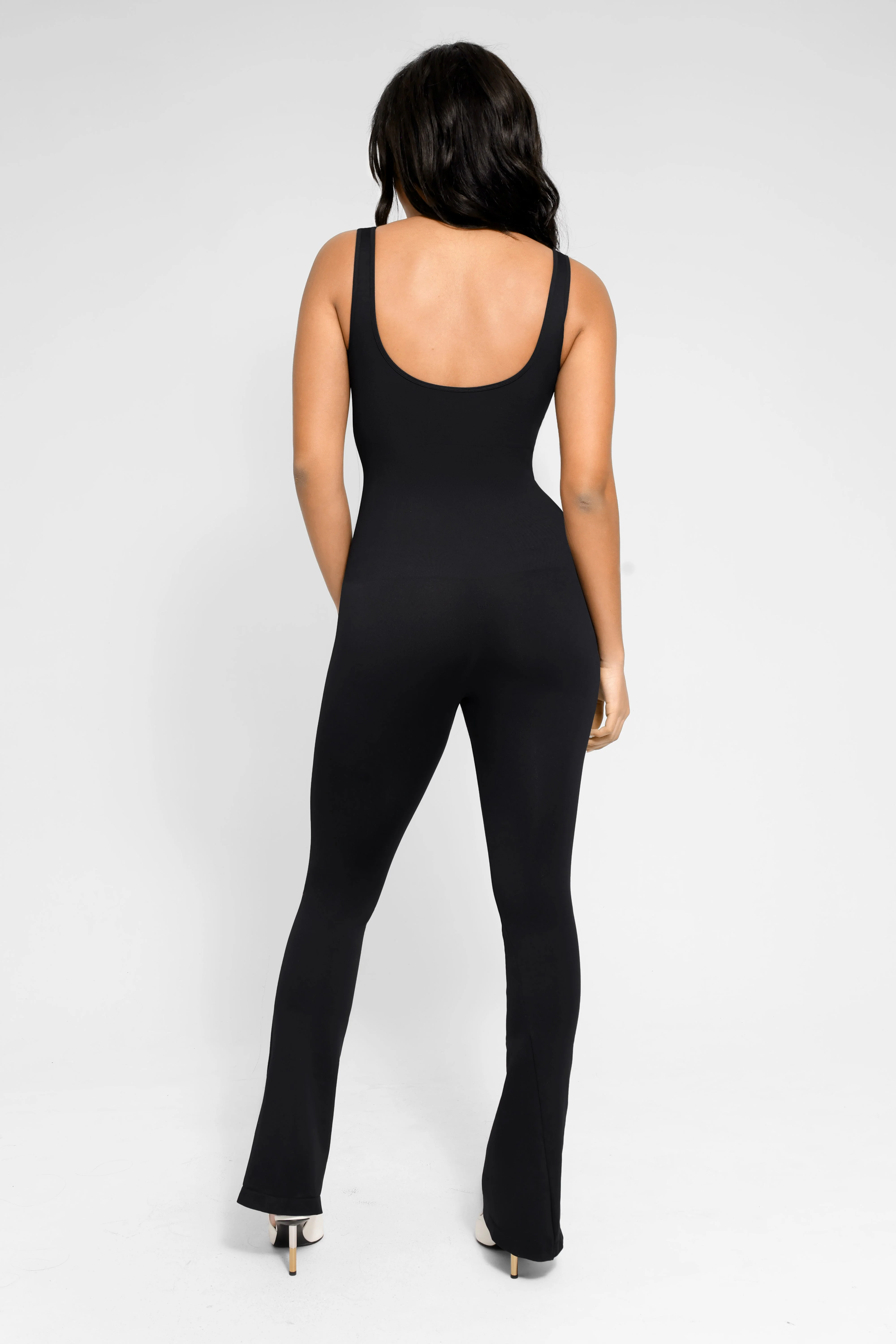Ausgestellter Jumpsuit mit quadratischem Ausschnitt - Image 3