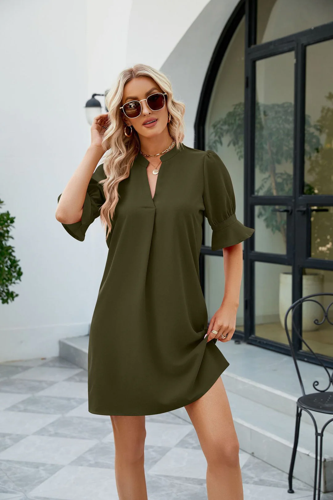 Ayla - Sommerliches Minikleid mit V-Ausschnitt und Rüschen - Image 4