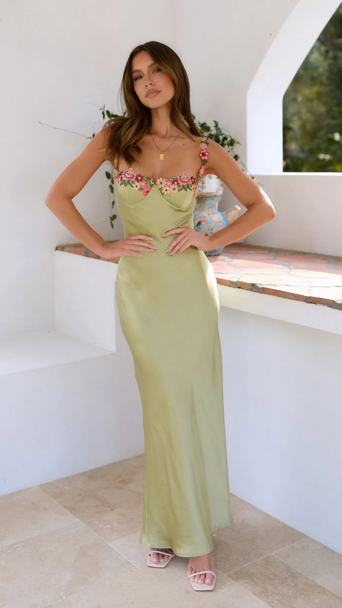 Beatrice | Maxikleid mit Blumendetails - Image 4