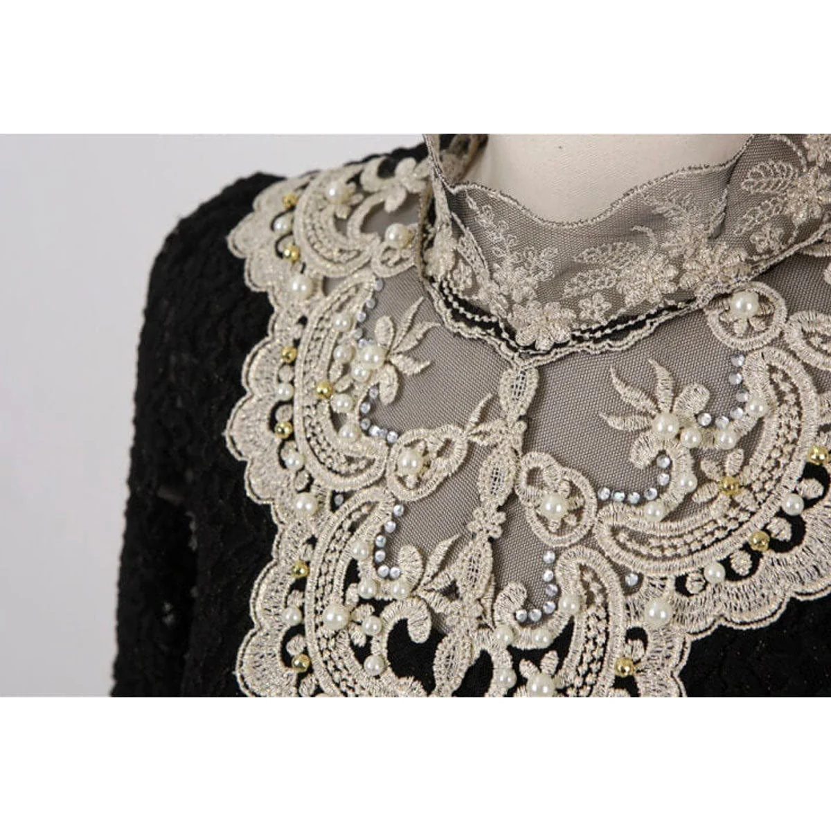 Bella | Elegante Bluse mit Netz & Stickerei - Image 7