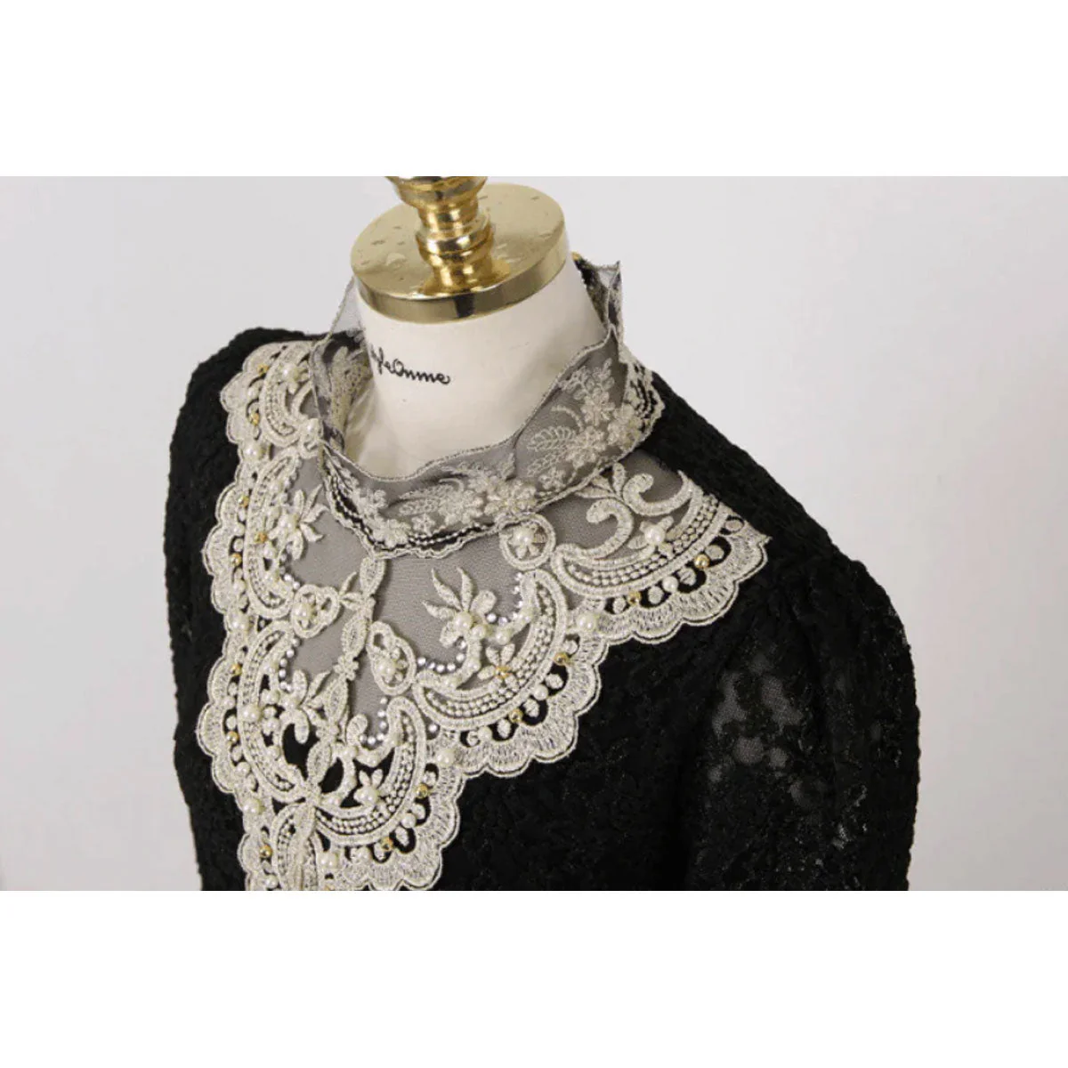 Bella | Elegante Bluse mit Netz & Stickerei - Image 8