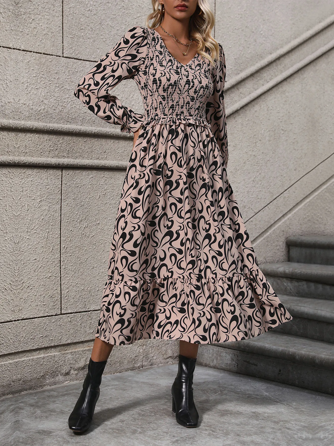 Celeste | Schickes Leichtes Damenkleid mit V-Ausschnitt - Image 4