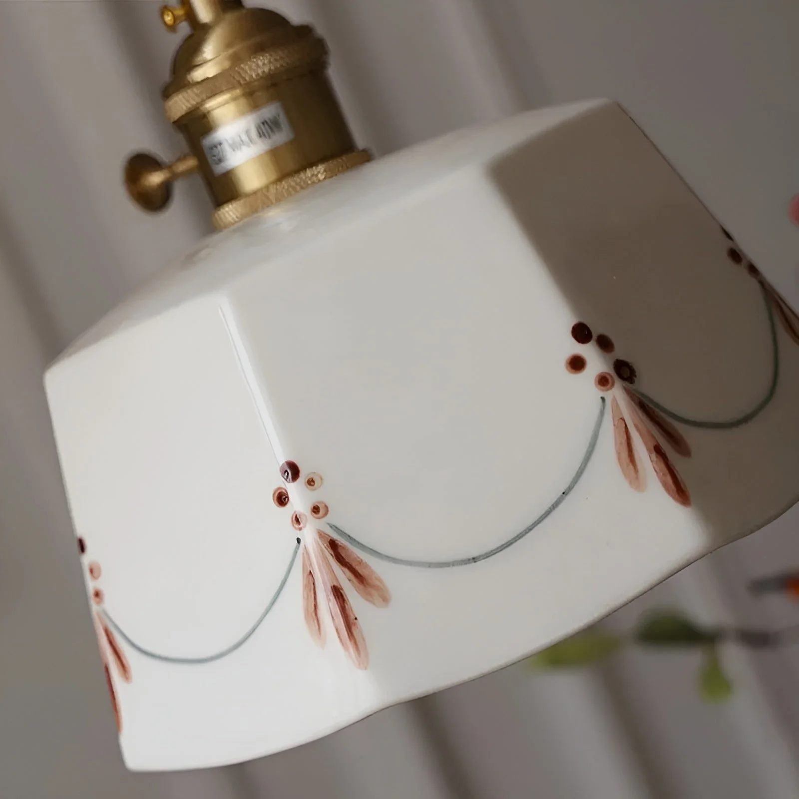 CeramiGlow – Elegante Pendellampe mit klassischem Muster aus Keramik - Image 5