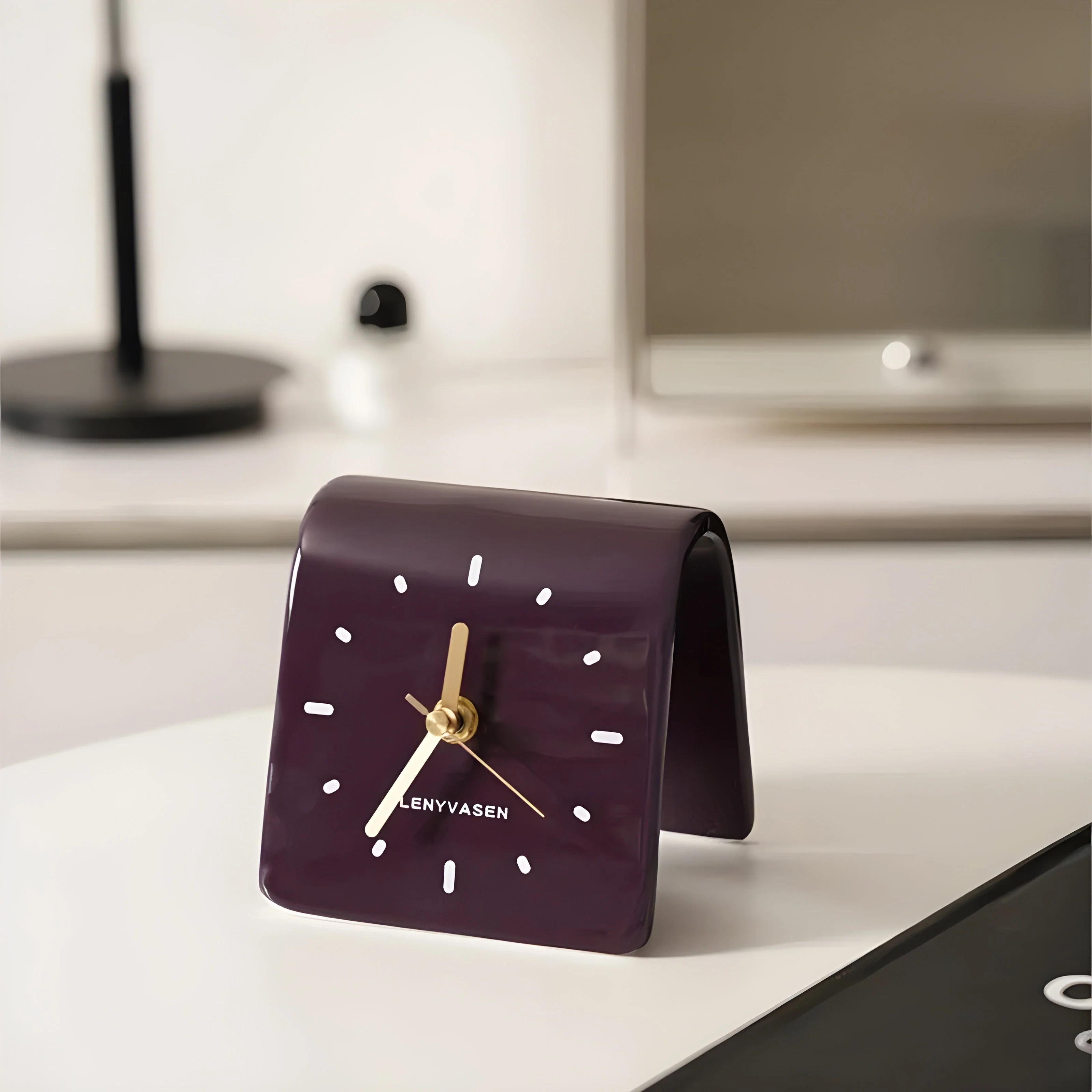 Chronova – Künstlerisches Modernes Bordüre mit Minimalistischem Runddesign - Image 3