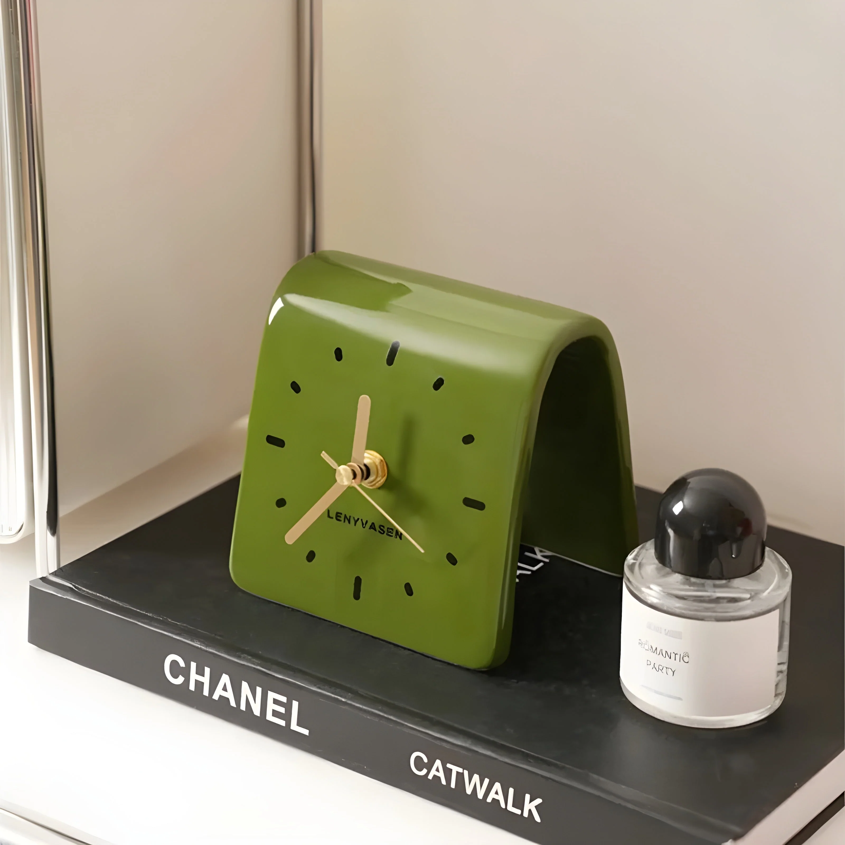 Chronova – Künstlerisches Modernes Bordüre mit Minimalistischem Runddesign - Image 4