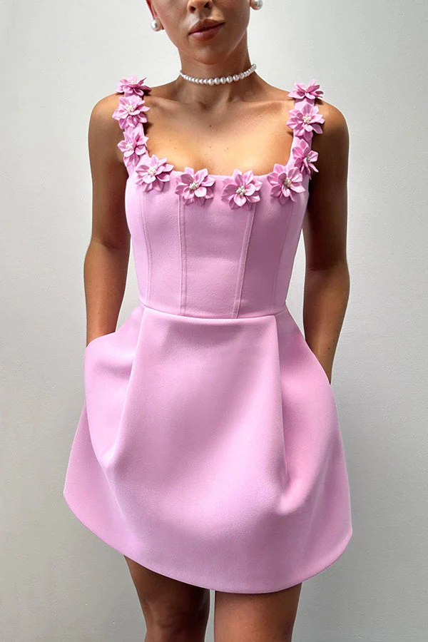 Cindy | Feminines Mini-Kleid mit Blumenapplikationen - Image 4