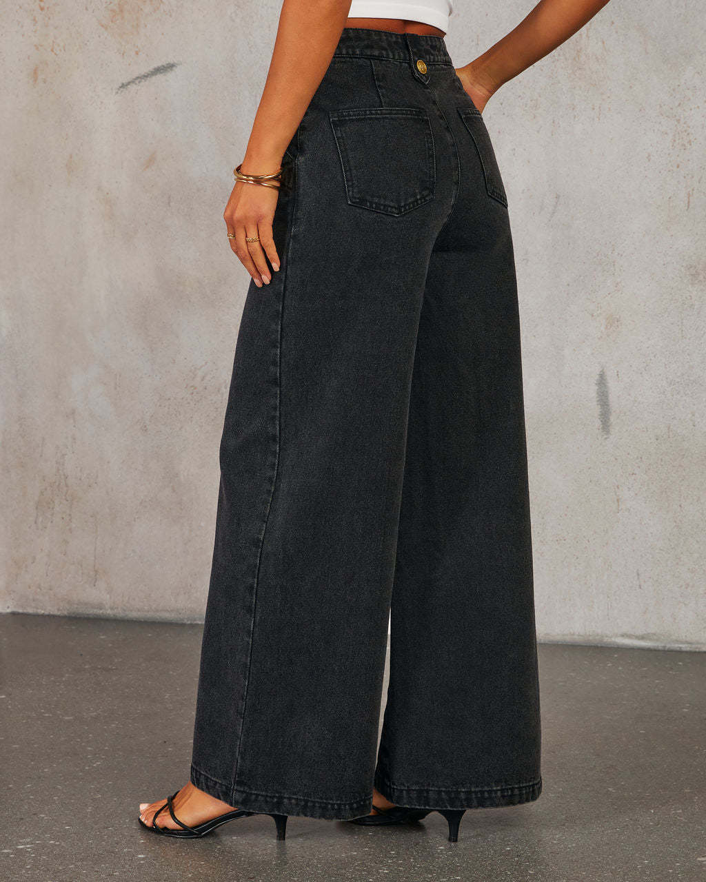 CORINNE | Komplett in Denim mit raffinierten Details - Image 10