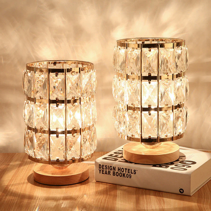 Crystallea – Moderne goldene Kristallkopf-Design Nachttischlampe - Image 3