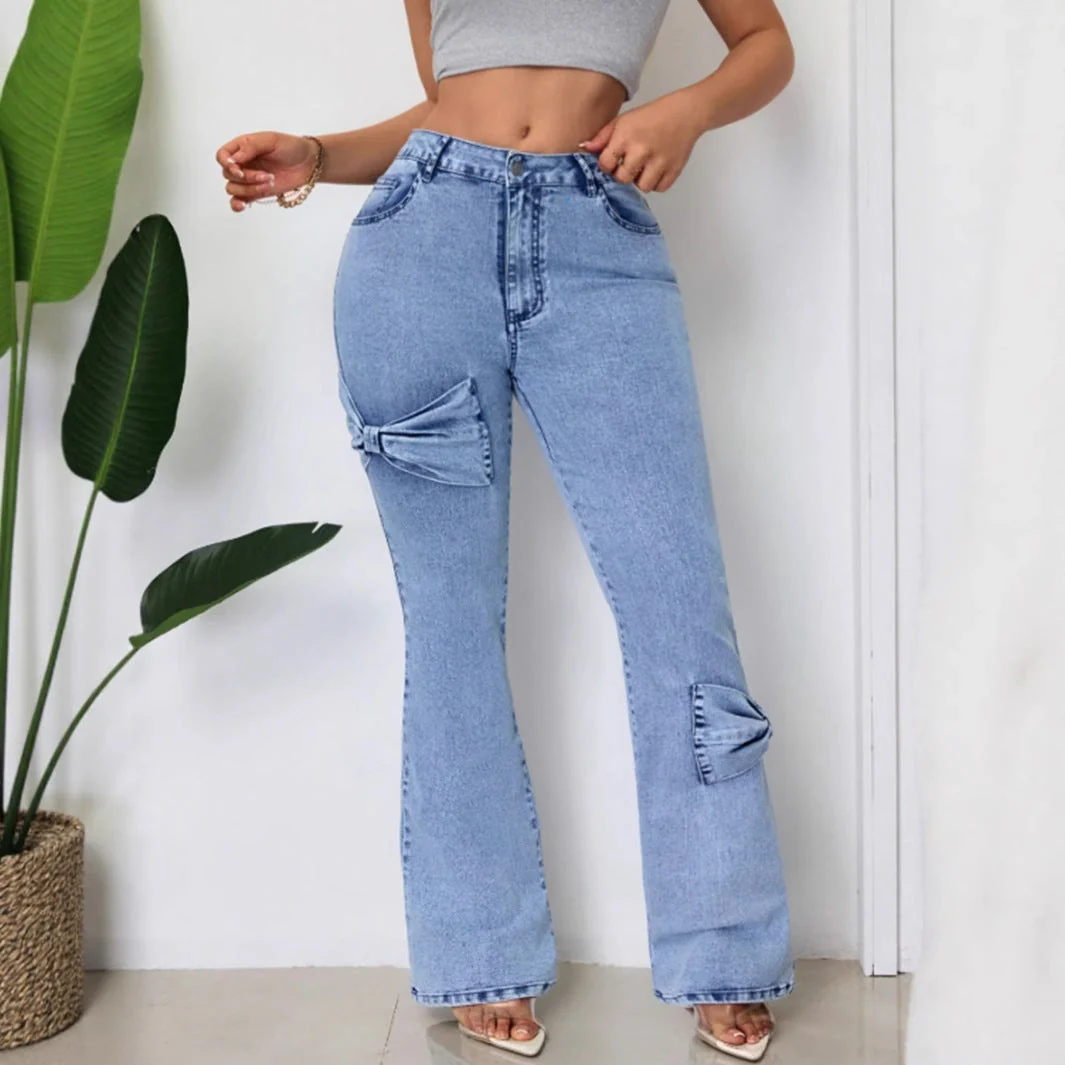 Damen ausgestellte Jeans mit dekorativen Schleifen - Image 3