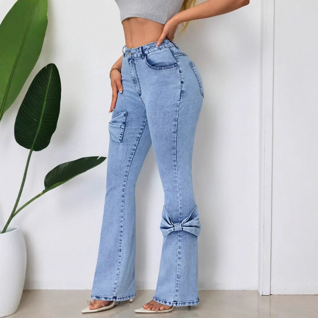 Damen ausgestellte Jeans mit dekorativen Schleifen - Image 4