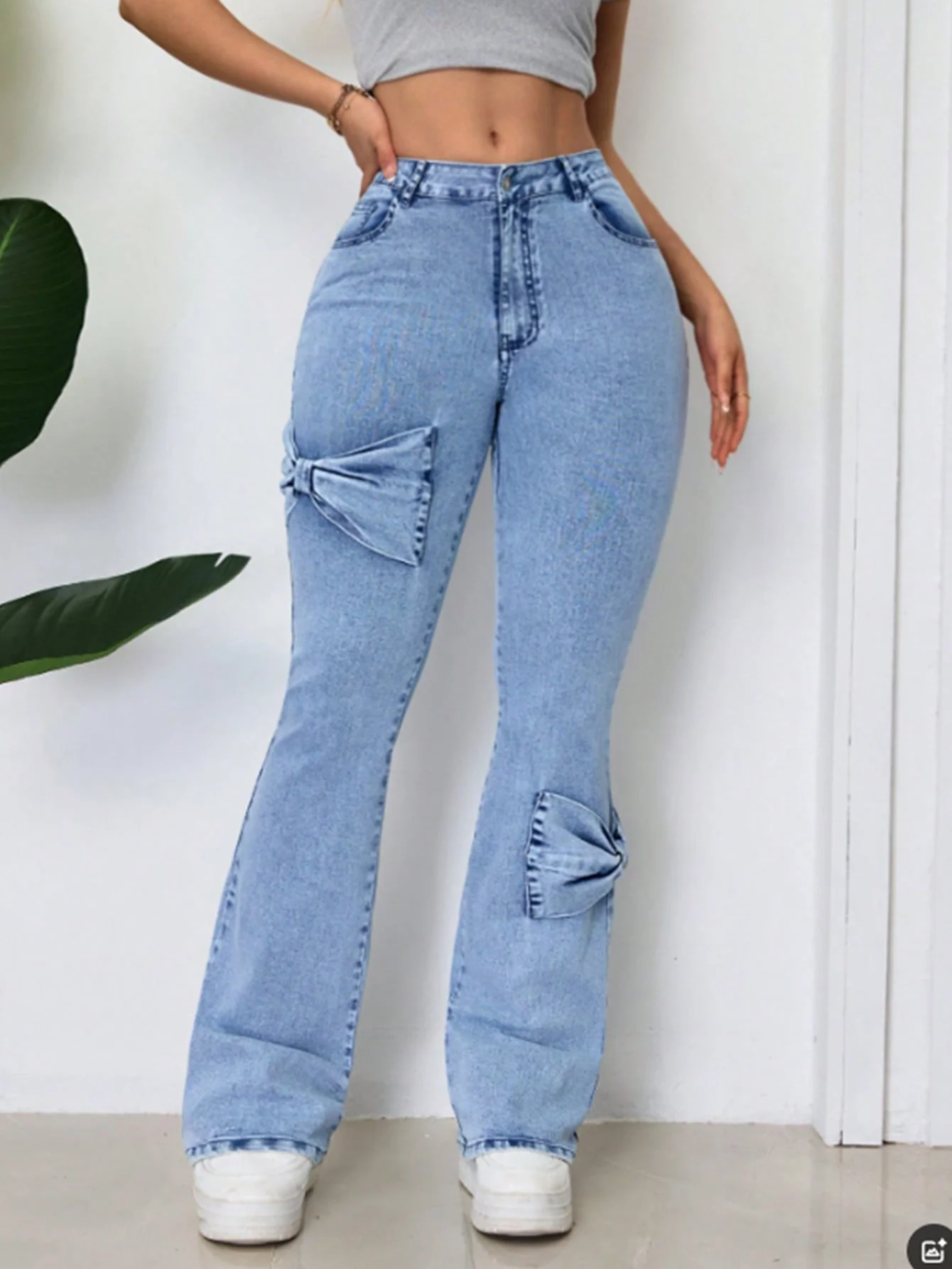Damen ausgestellte Jeans mit dekorativen Schleifen - Image 5