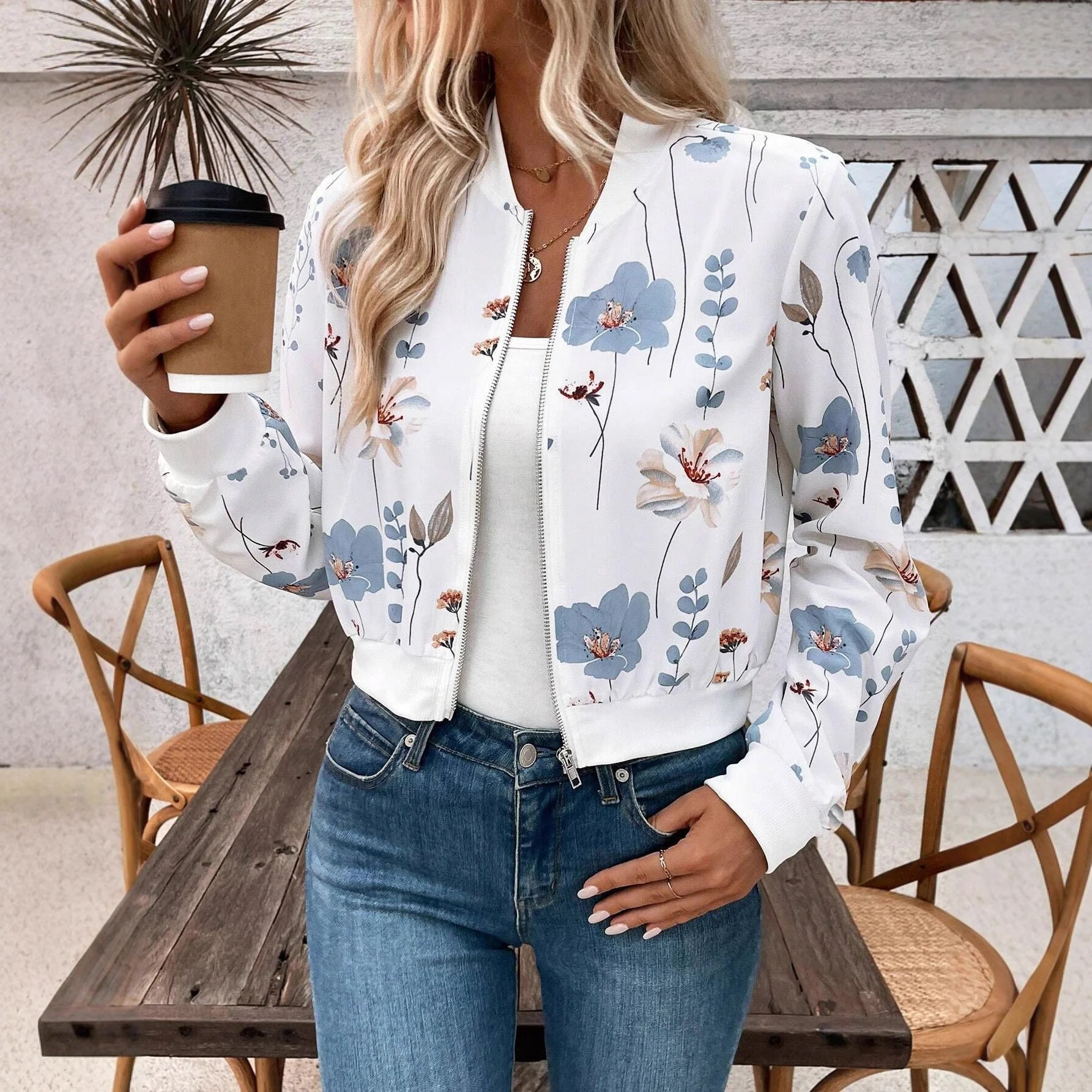 Damen Bomberjacke mit floralen Mustern und elastischem Abschluss - Image 3