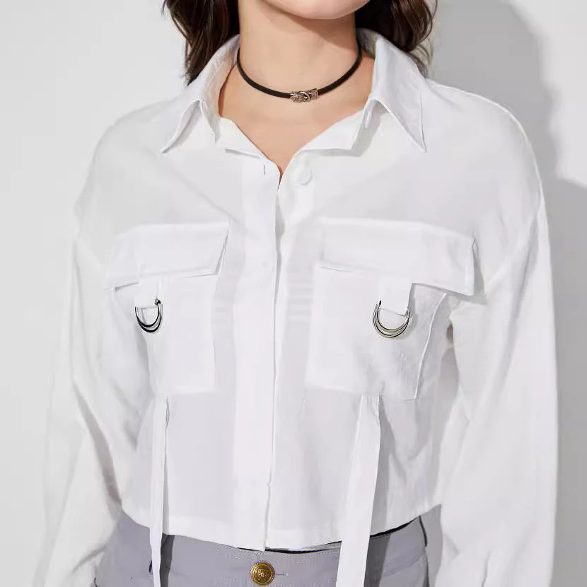 Damen cropped Hemdbluse mit praktischen Taschen und modernen Details - Image 3
