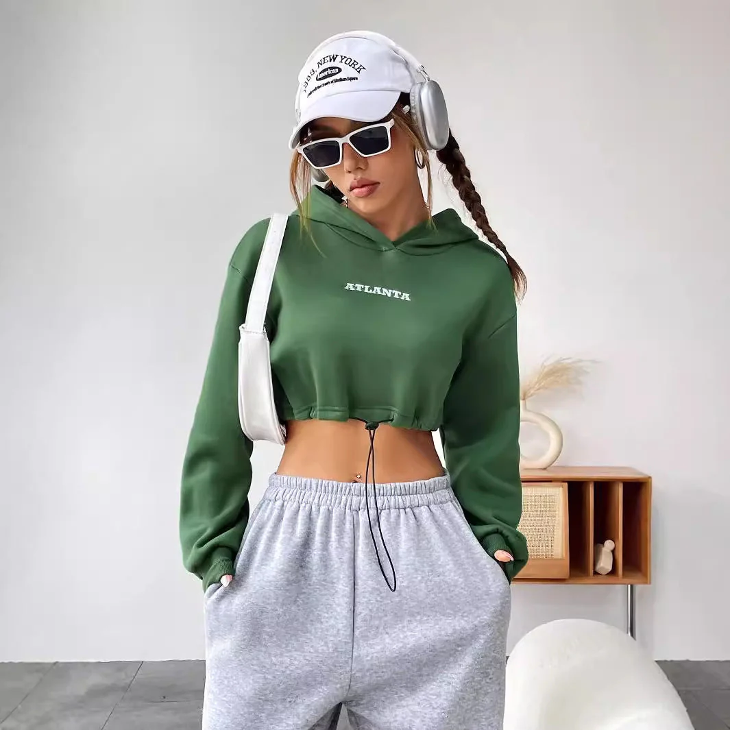 Damen cropped Hoodie mit gesticktem Schriftzug und Kordelzug - Image 2
