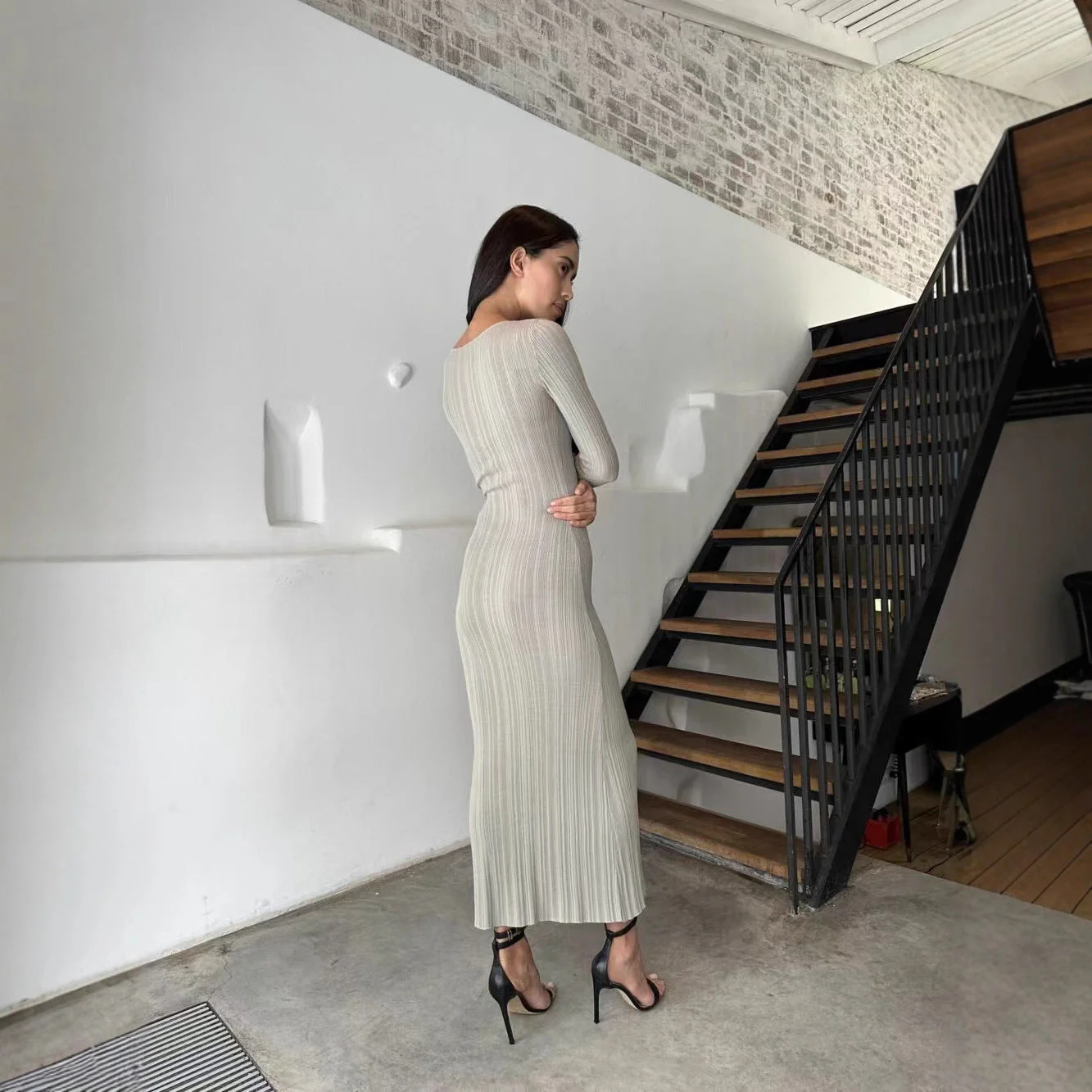 Damen Elegantes Rippstrick-Maxikleid mit langen Ärmeln und figurbetontem Schnitt - Image 2