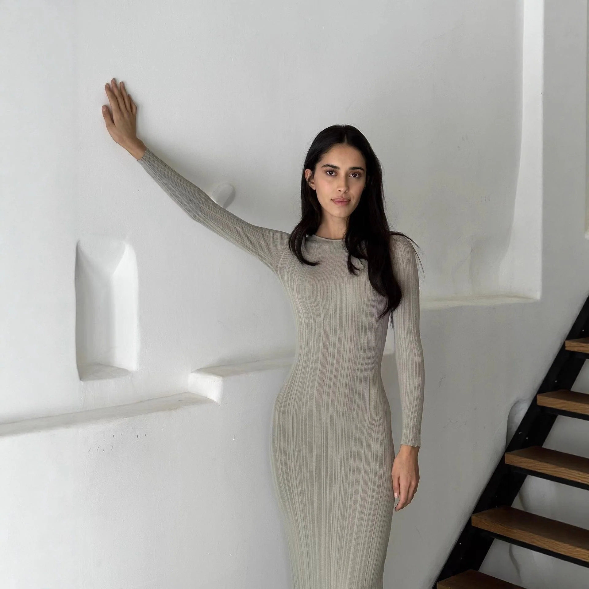 Damen Elegantes Rippstrick-Maxikleid mit langen Ärmeln und figurbetontem Schnitt - Image 3
