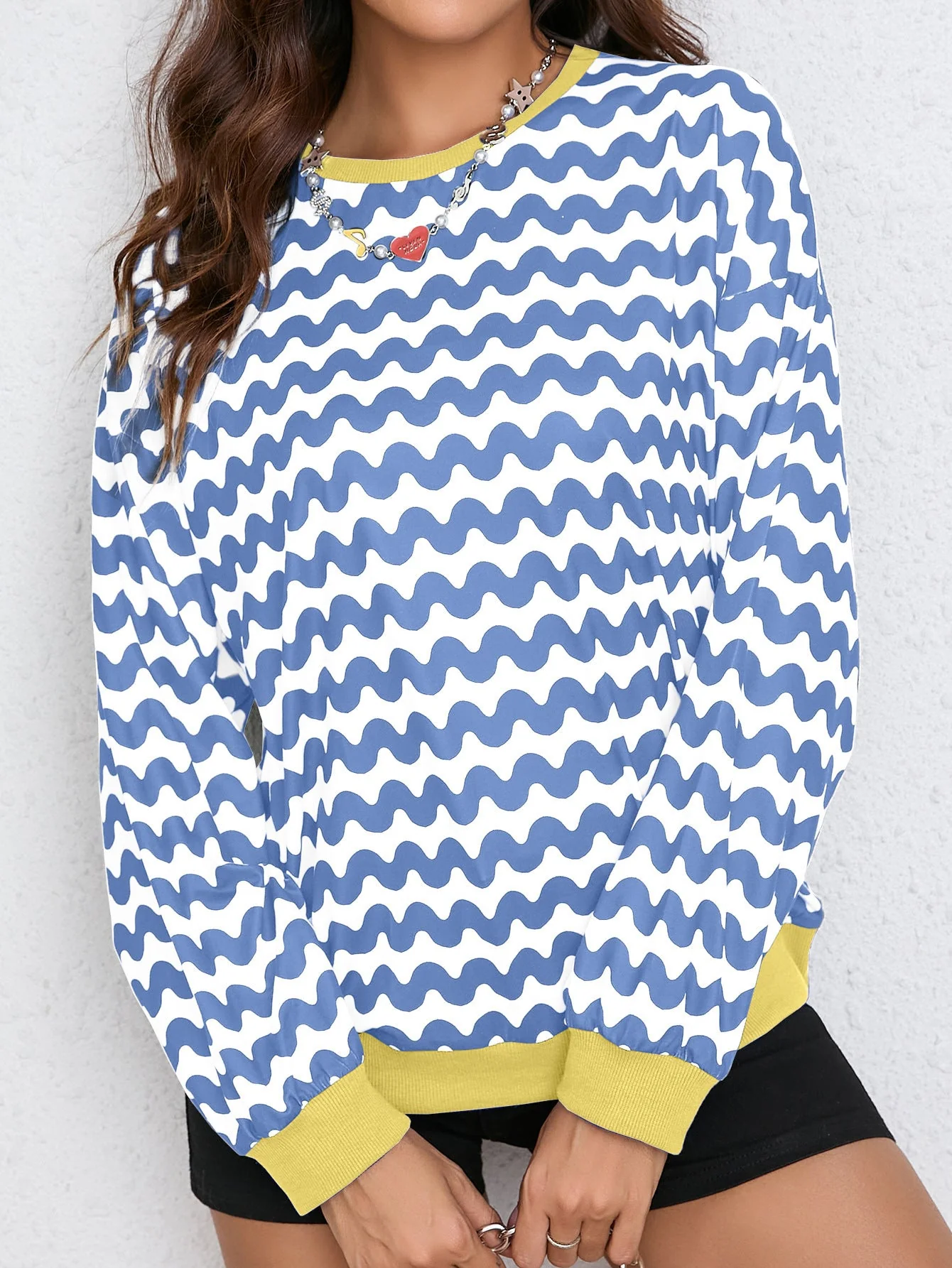 Damen farbenfrohes Sweatshirt mit Wellenmuster und sportlichem Schnitt - Image 8