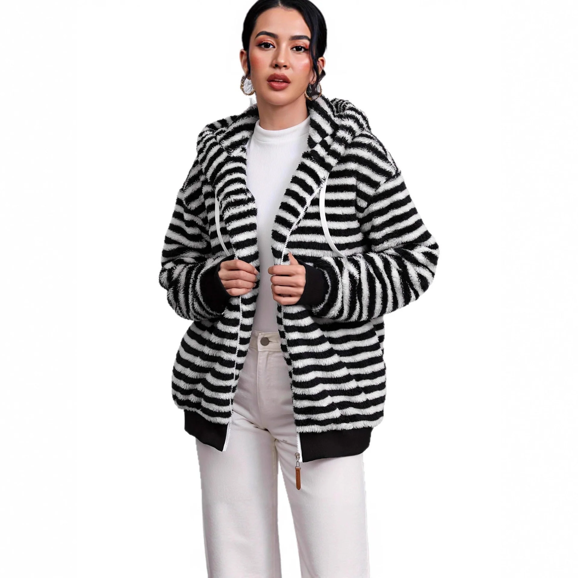 Damen Flauschige Strickjacke mit kontrastierenden Streifen - Image 4