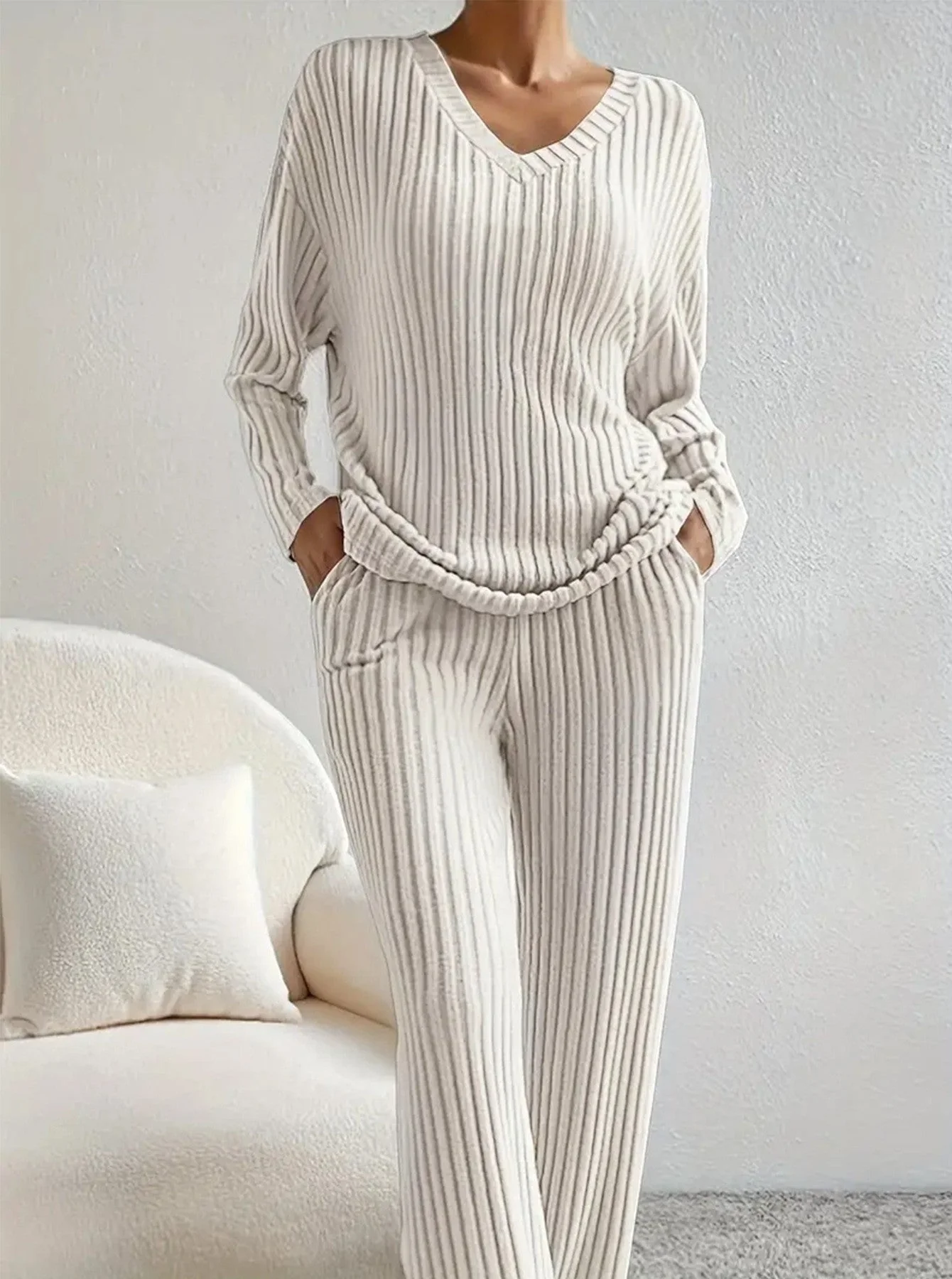 Damen gemütlicher Strickanzug im modernen Rippdesign - Image 5