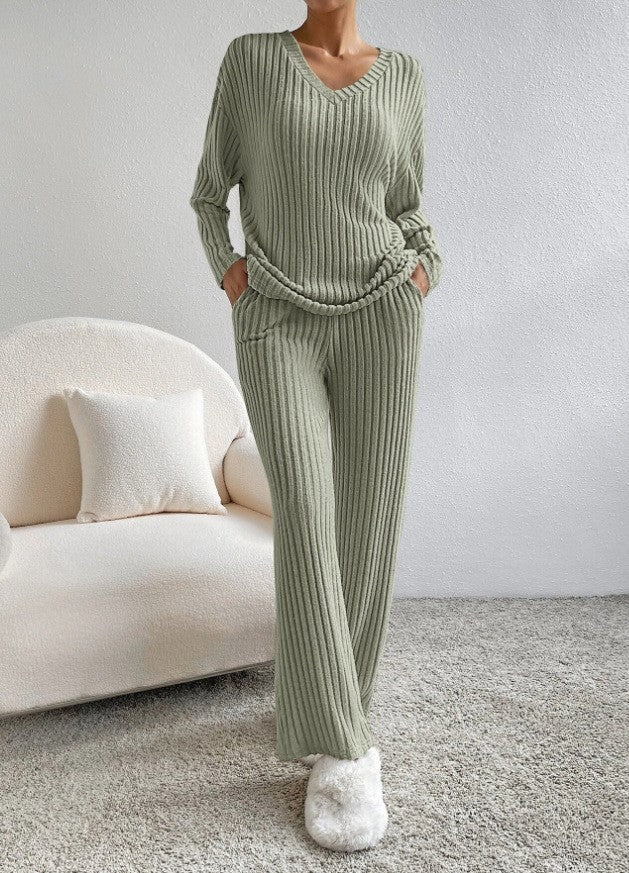 Damen gemütlicher Strickanzug im modernen Rippdesign - Image 9