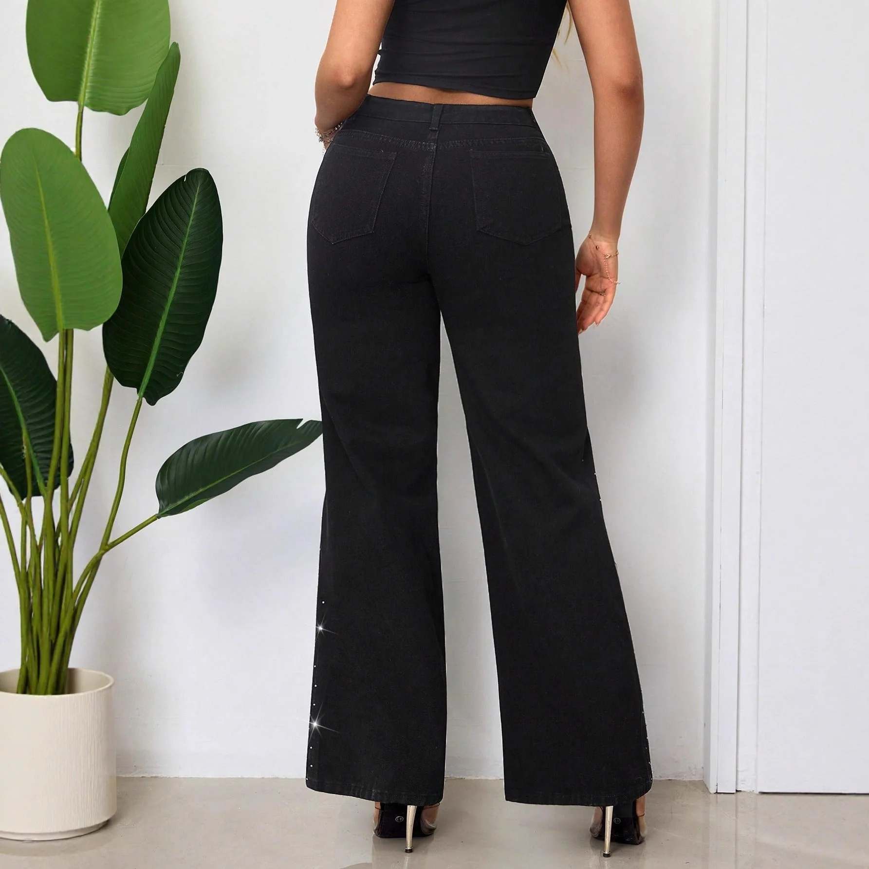 Damen High-Waist Jeans mit funkelndem Strassbesatz und weitem Schnitt