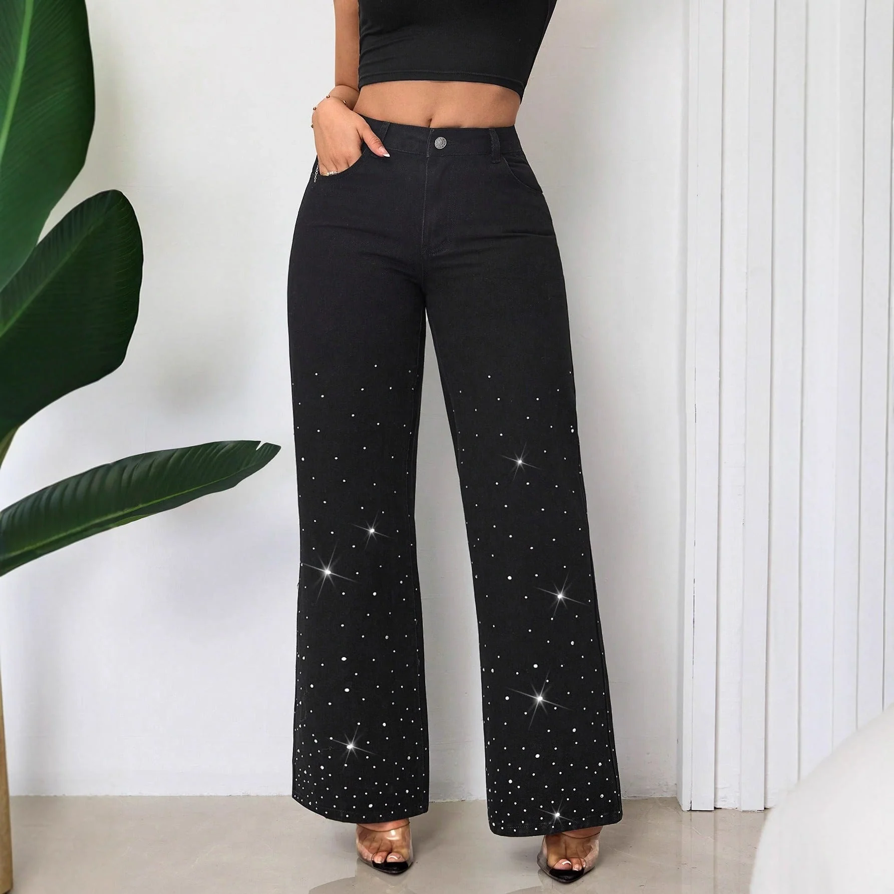Damen High-Waist Jeans mit funkelndem Strassbesatz und weitem Schnitt - Image 2