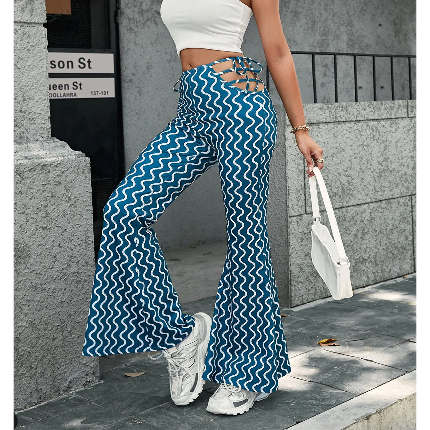 Damen High-Waist Schlaghose mit dekorativen Schnürdetails und Wellenmuster - Image 5