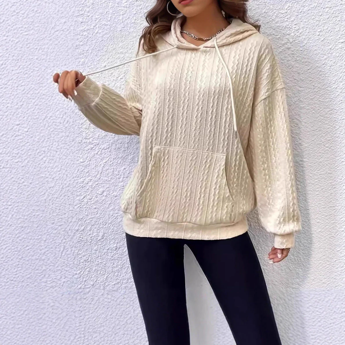 Damen Hoodie mit strukturiertem Strickdesign und bequemer Passform - Image 2