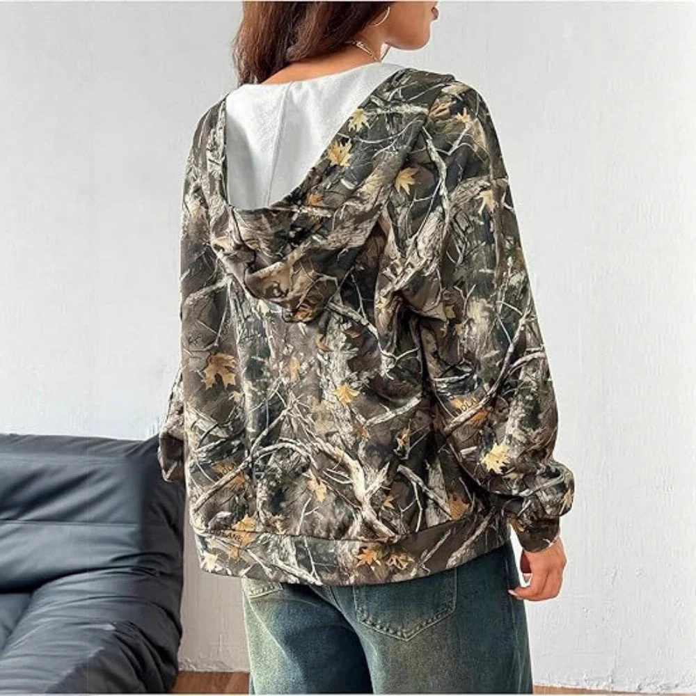Damen Kapuzenjacke mit camouflage Muster und lockerer Passform - Image 3