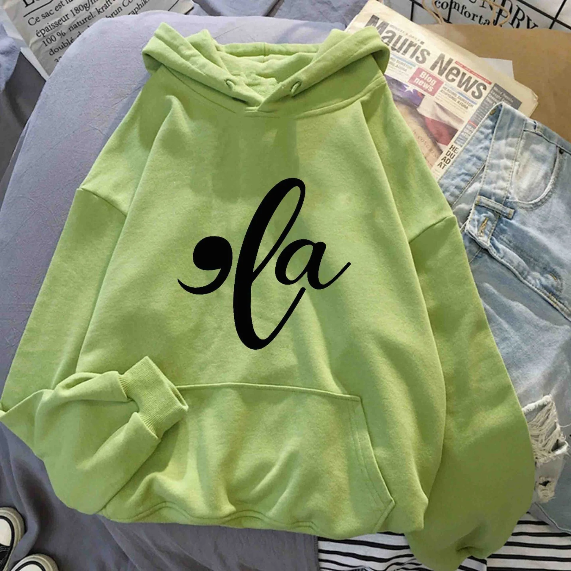 Damen Kapuzenpullover mit kreativem Grafikdesign - Image 5