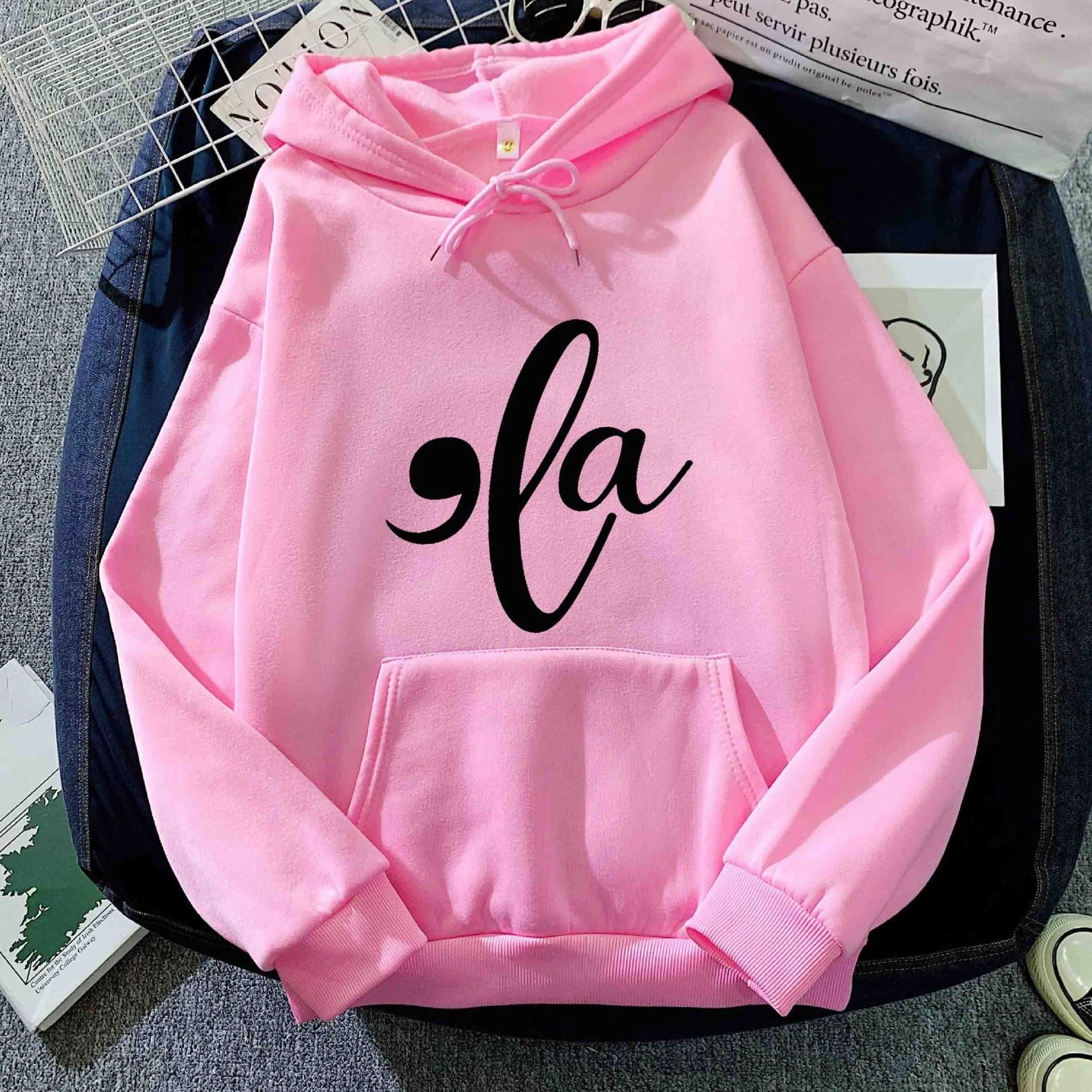 Damen Kapuzenpullover mit kreativem Grafikdesign - Image 9