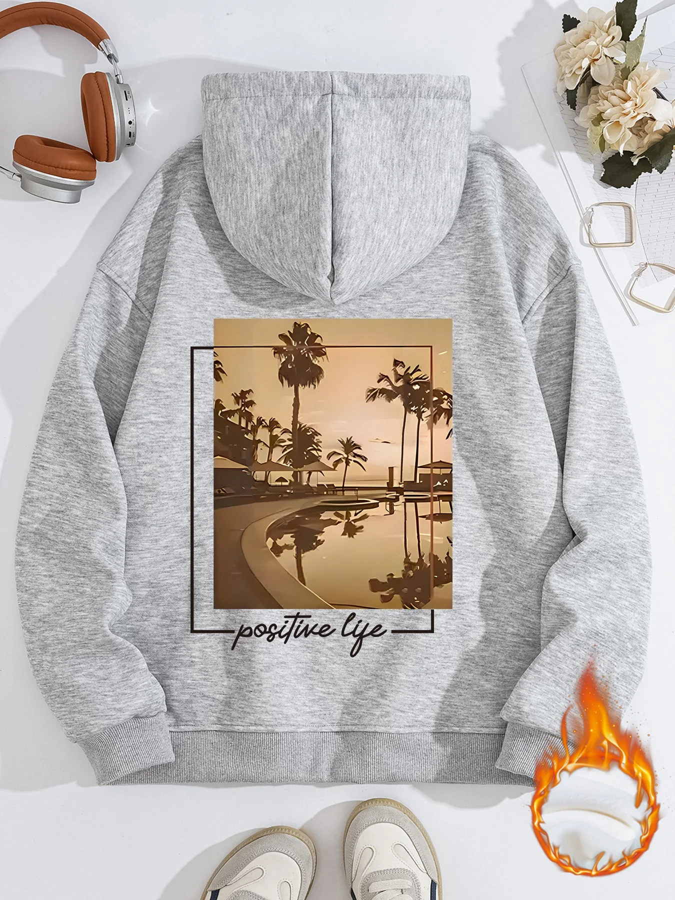 Damen Kapuzenpullover mit urbanem Palmenmotiv und positivem Schriftzug - Image 11