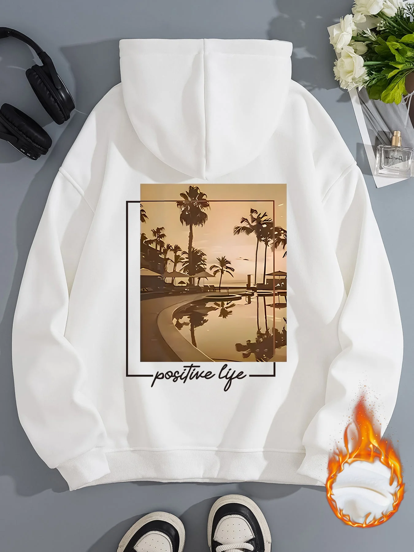 Damen Kapuzenpullover mit urbanem Palmenmotiv und positivem Schriftzug - Image 5