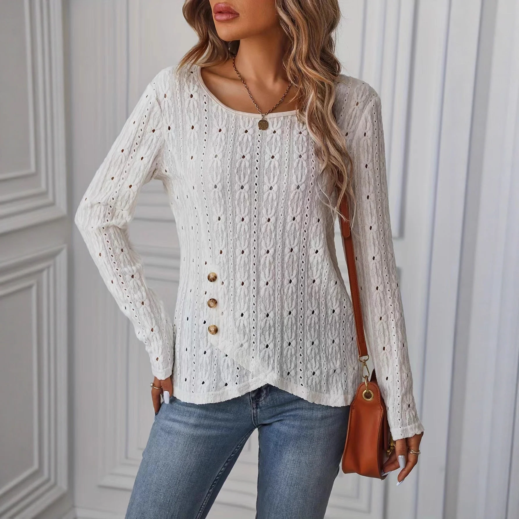 Damen Langarmshirt mit dekorativen Knöpfen und Struktur - Image 2