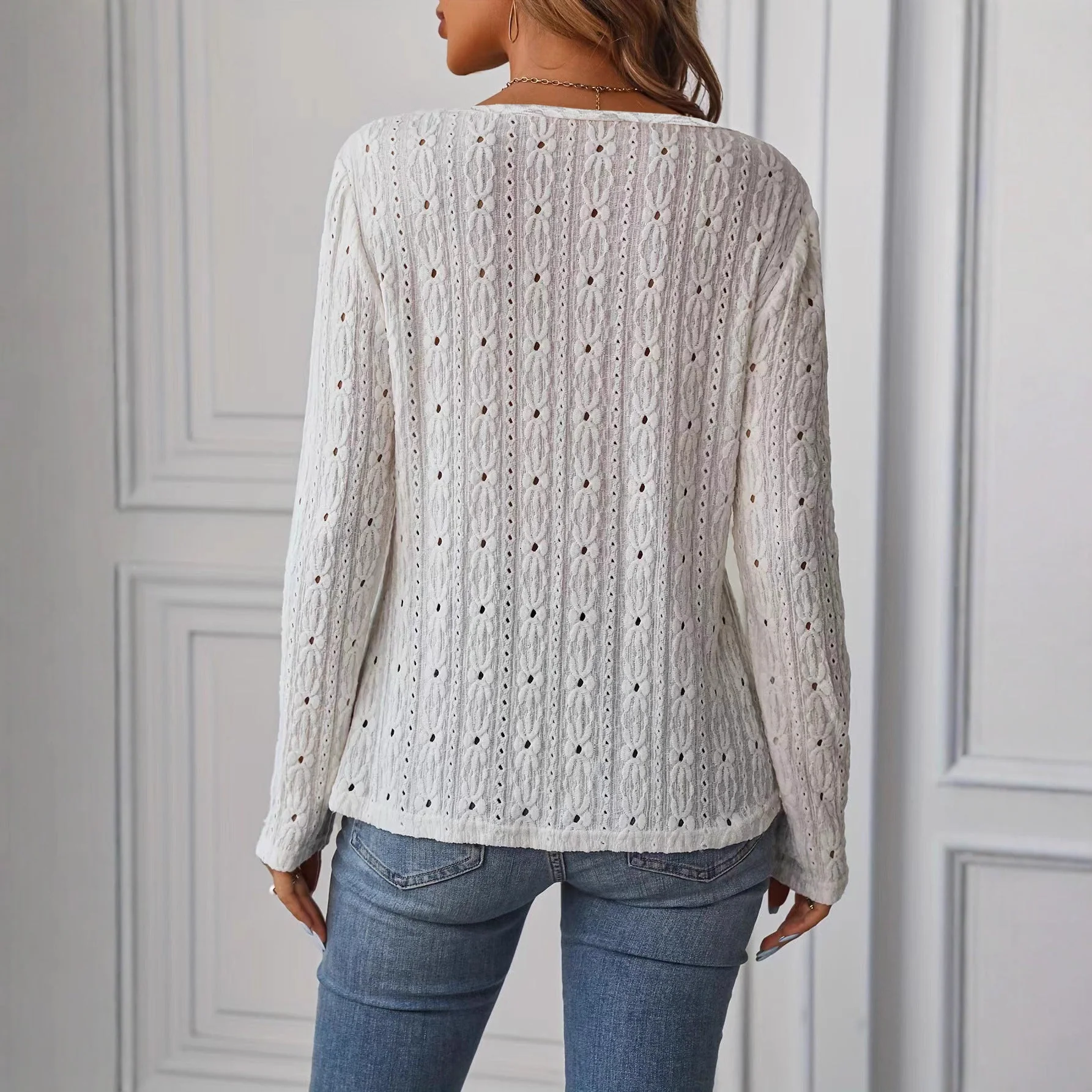 Damen Langarmshirt mit dekorativen Knöpfen und Struktur - Image 3
