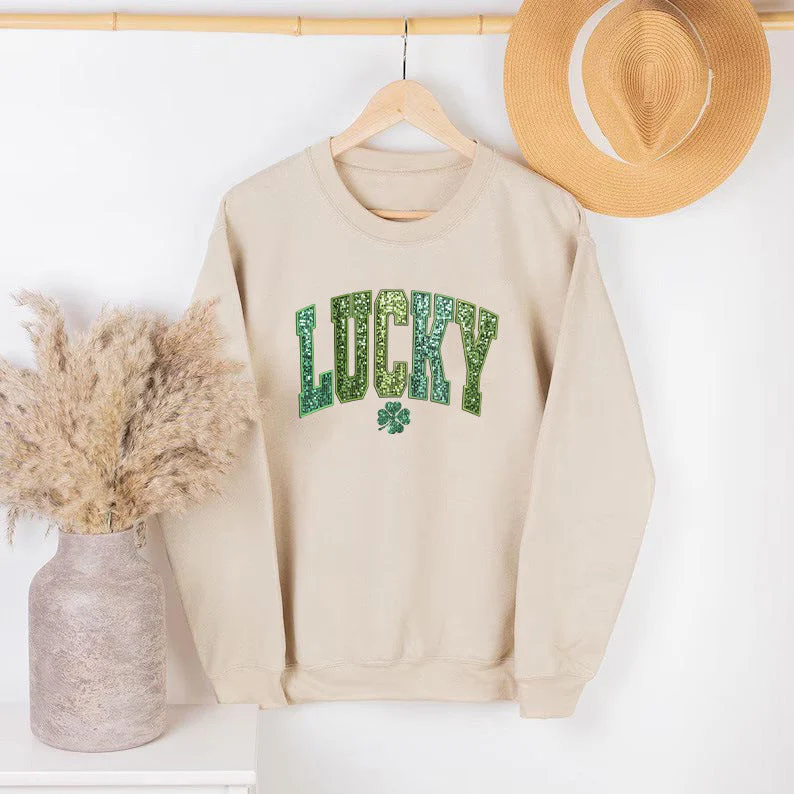 Damen lässiger Sweatshirt mit glitzerndem Schriftzug und Kleeblattmotiv - Image 13