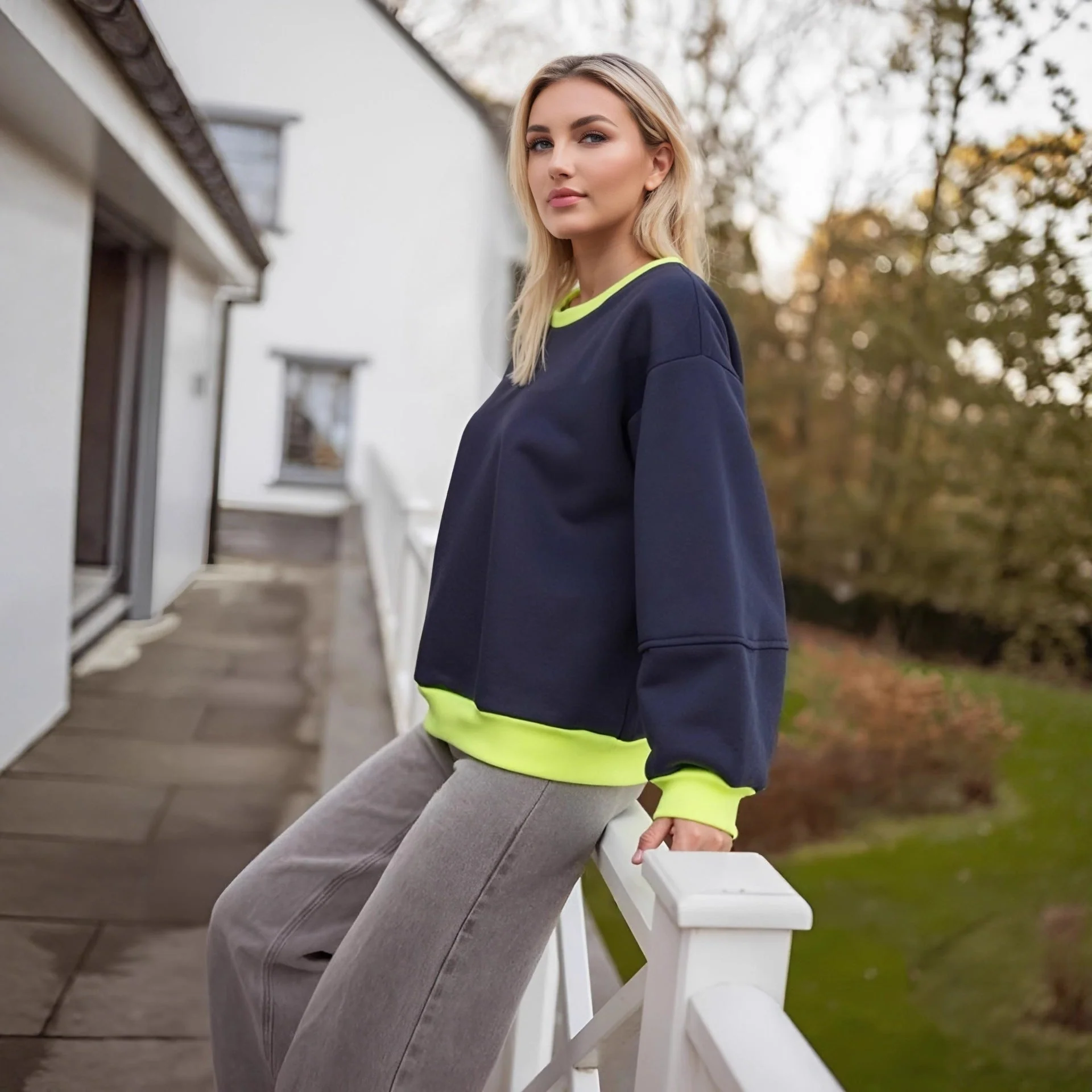 Damen lässiger Sweatshirt mit kontrastierenden Bündchen und modernem Schnitt - Image 2