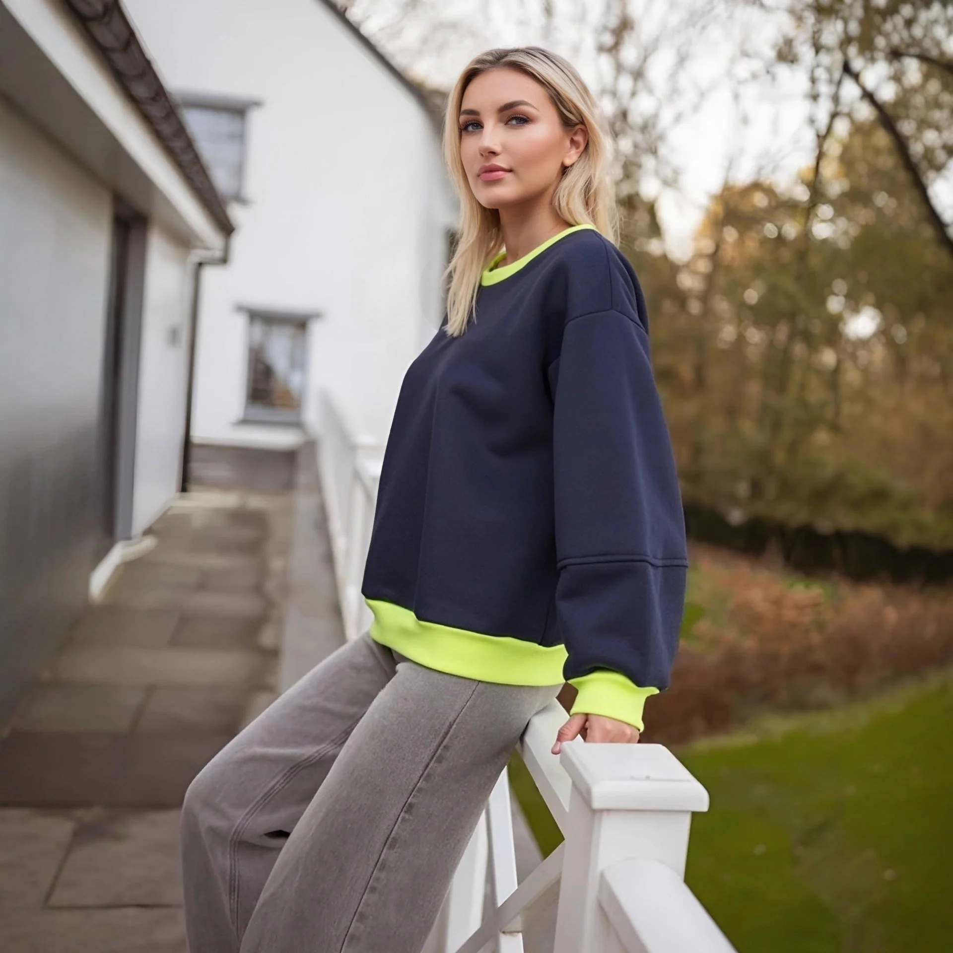 Damen lässiger Sweatshirt mit kontrastierenden Bündchen und modernem Schnitt - Image 5
