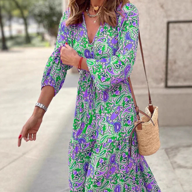 Damen Maxi-Kleid mit traditionellem floralen Muster und V-Ausschnitt - Image 3